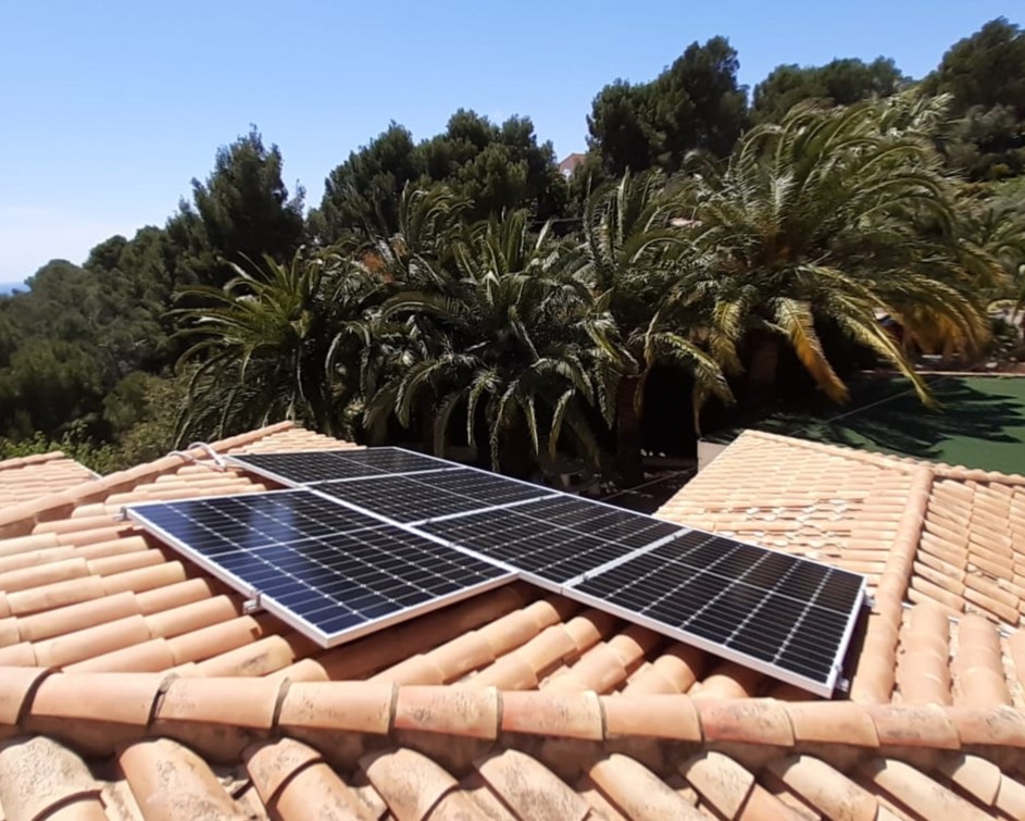 12X 380 wp Solar Panels, Altea, Alicante (Hybrid system)