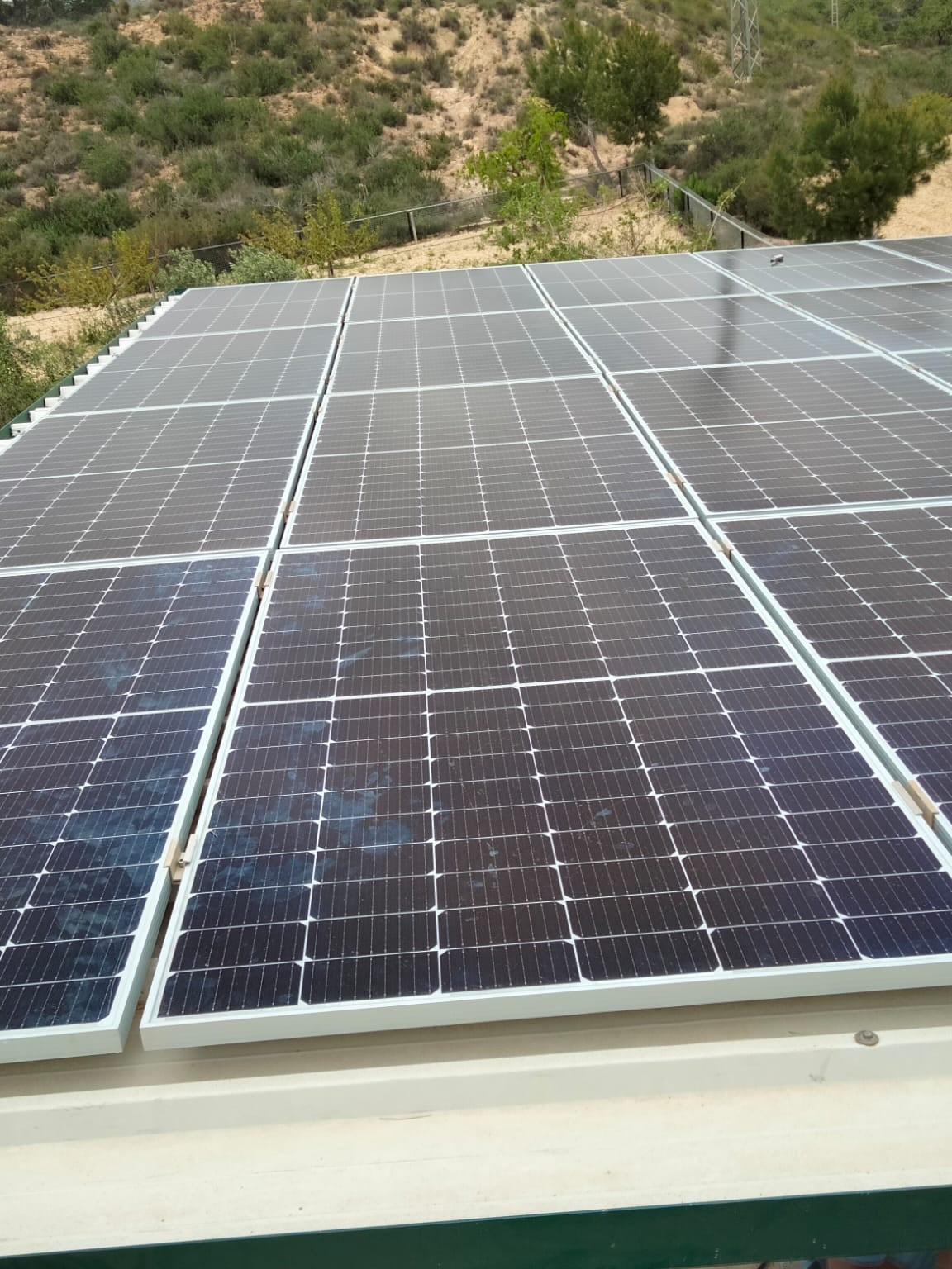 20x 385wp en 10x 460 wp Zonnepanelen, Torremendo, Alicante (Hybride systeem)