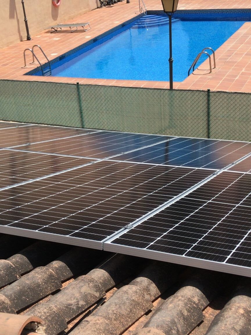 10X 455 wp Paneles Solares, La Nucia, Alicante (Sistema híbrido)
