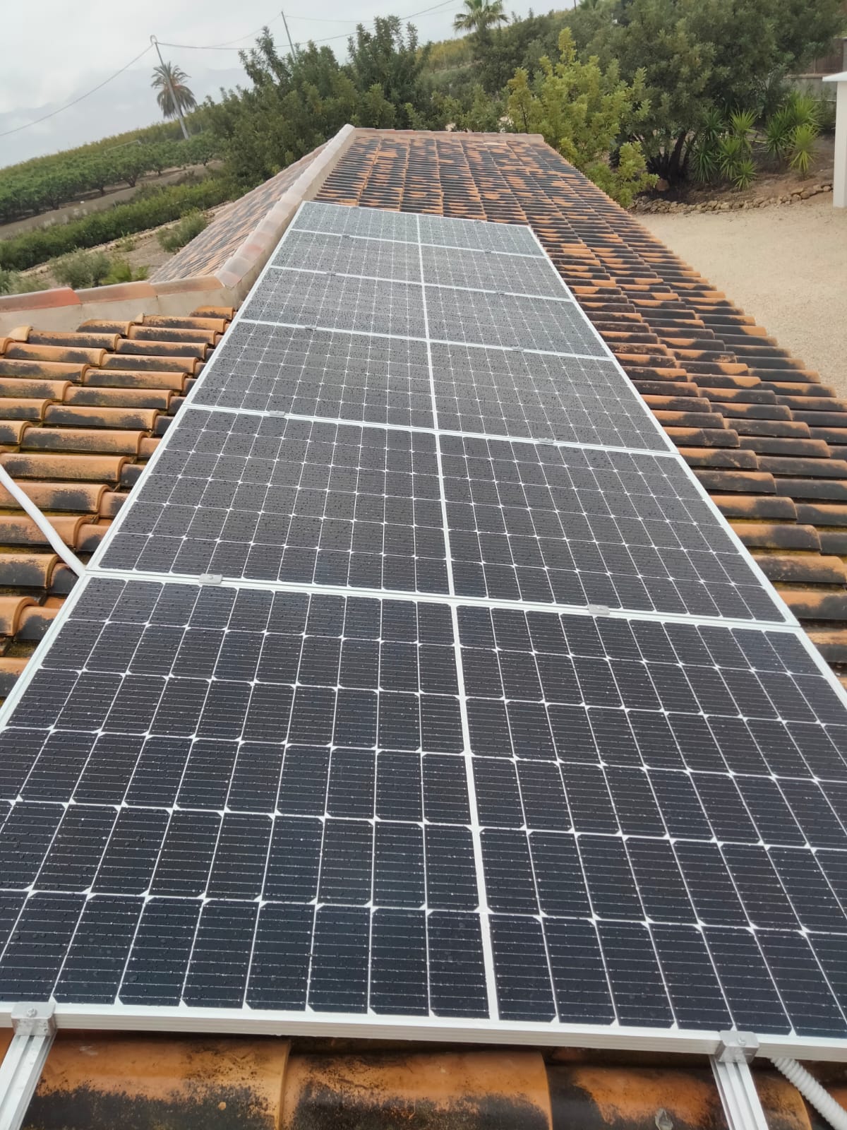 14X 385 wp Paneles Solares, Albatera, Alicante (Sistema híbrido)