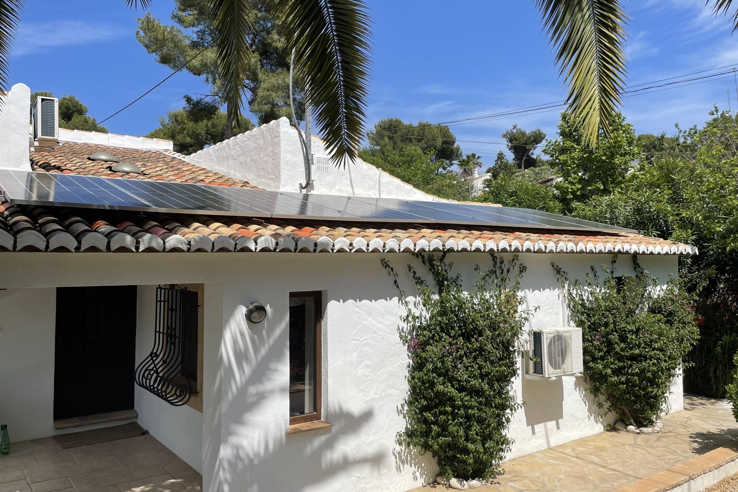 14X 455 wp Paneles Solares, Javea, Alicante (Sistema híbrido)