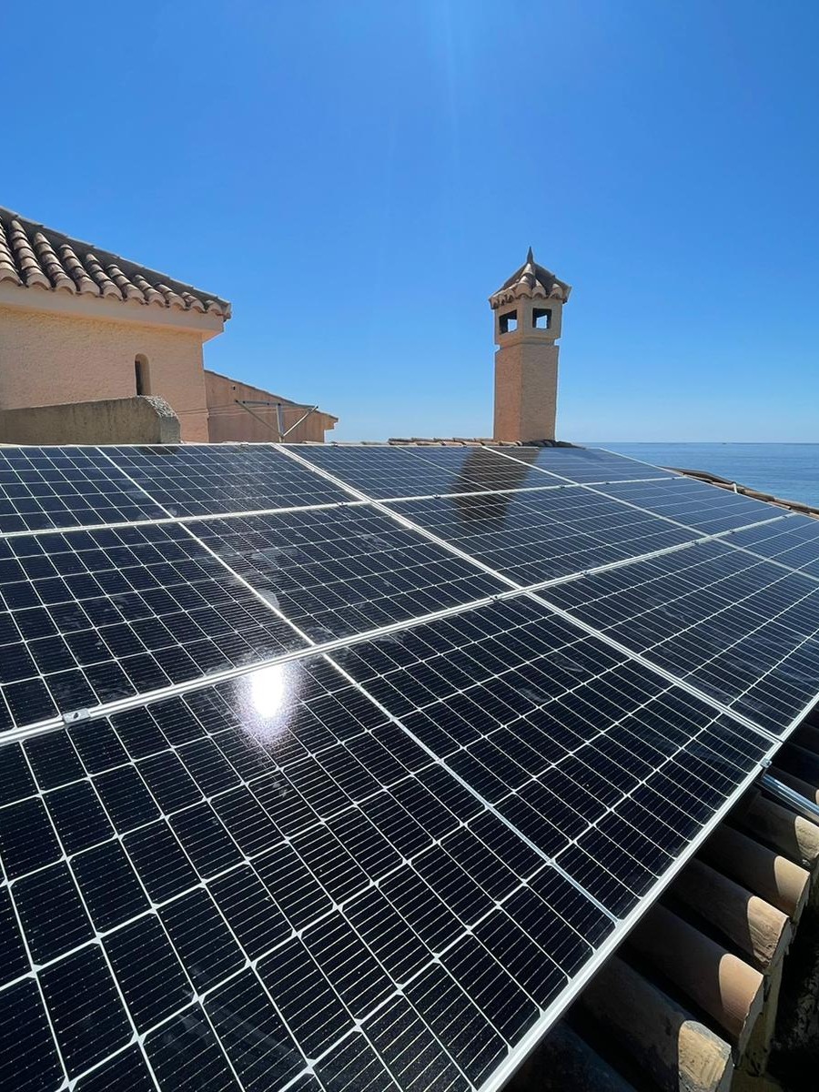 13X 460 wp Solar Panels, El Campello, Alicante (Hybrid system)