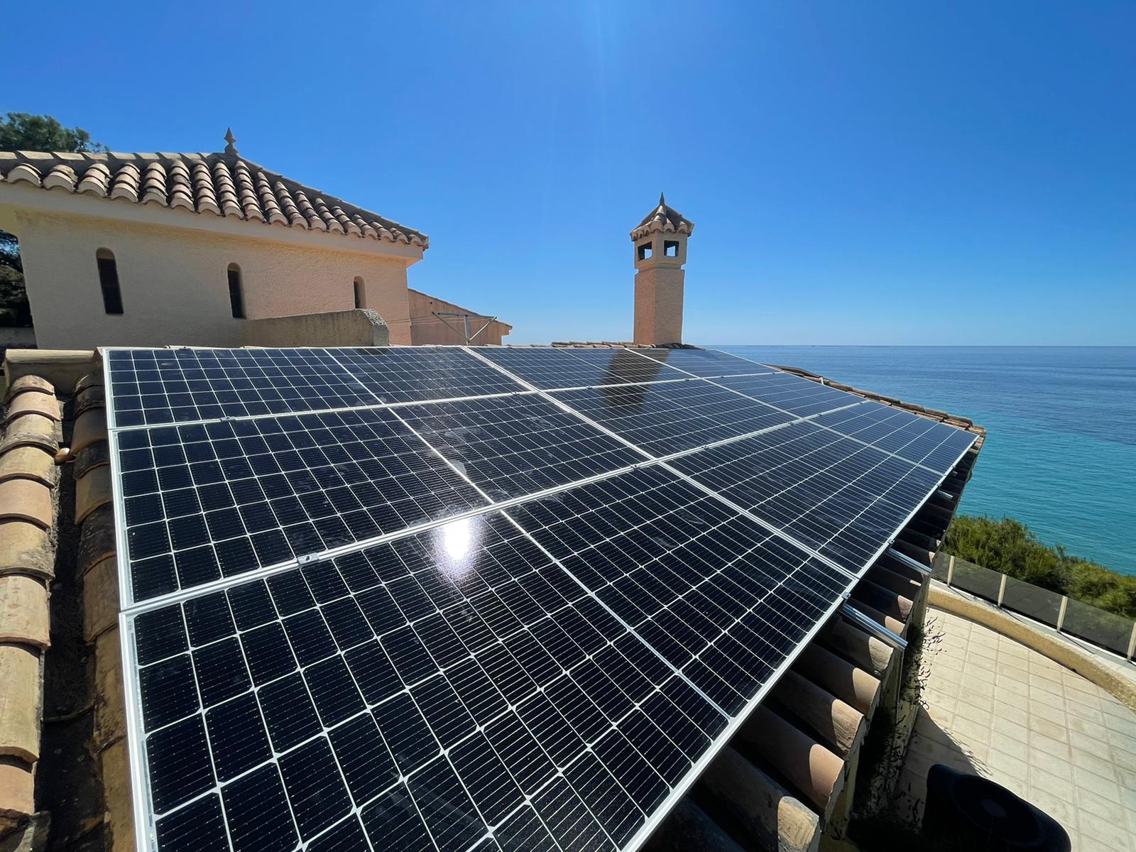 13X 460 wp Solar Panels, El Campello, Alicante (Hybrid system)