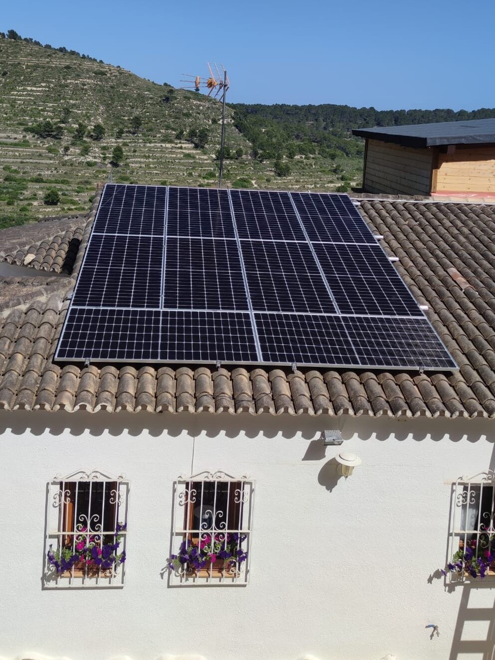18X 460 wp Solar Panels, Calpe, Alicante (Hybrid system)