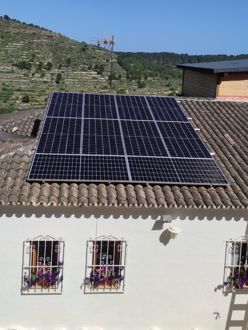 18X 460 wp Zonnepanelen, Calpe, Alicante (Hybride systeem)