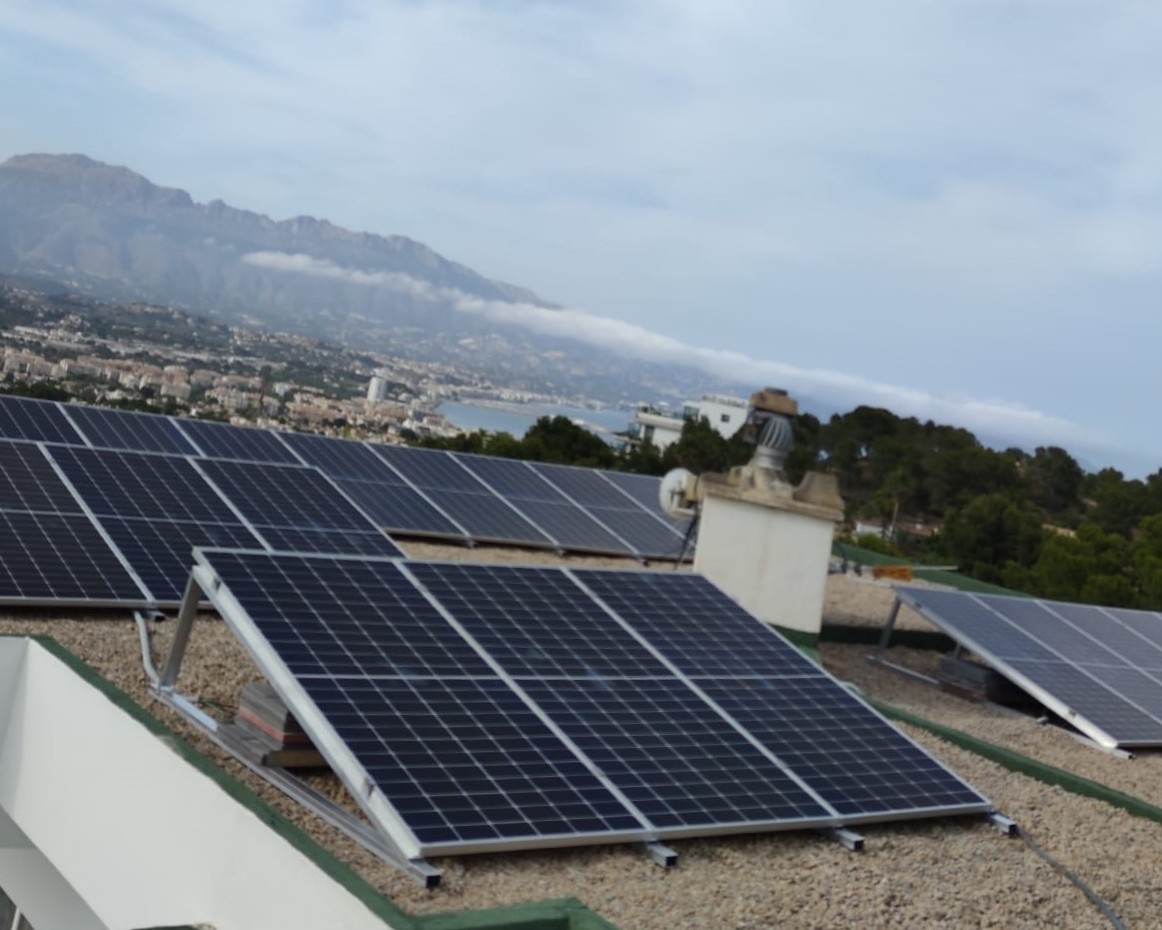 12X 460 wp Solar Panels, Alfas del Pi, Alicante (Hybrid system)