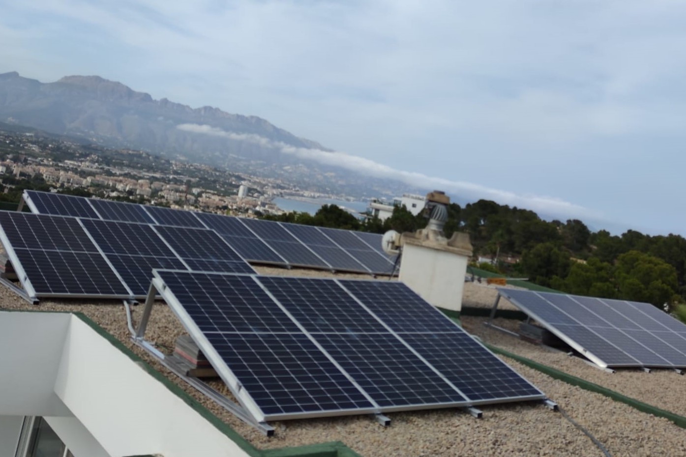 12X 460 wp Solar Panels, Alfas del Pi, Alicante (Hybrid system)