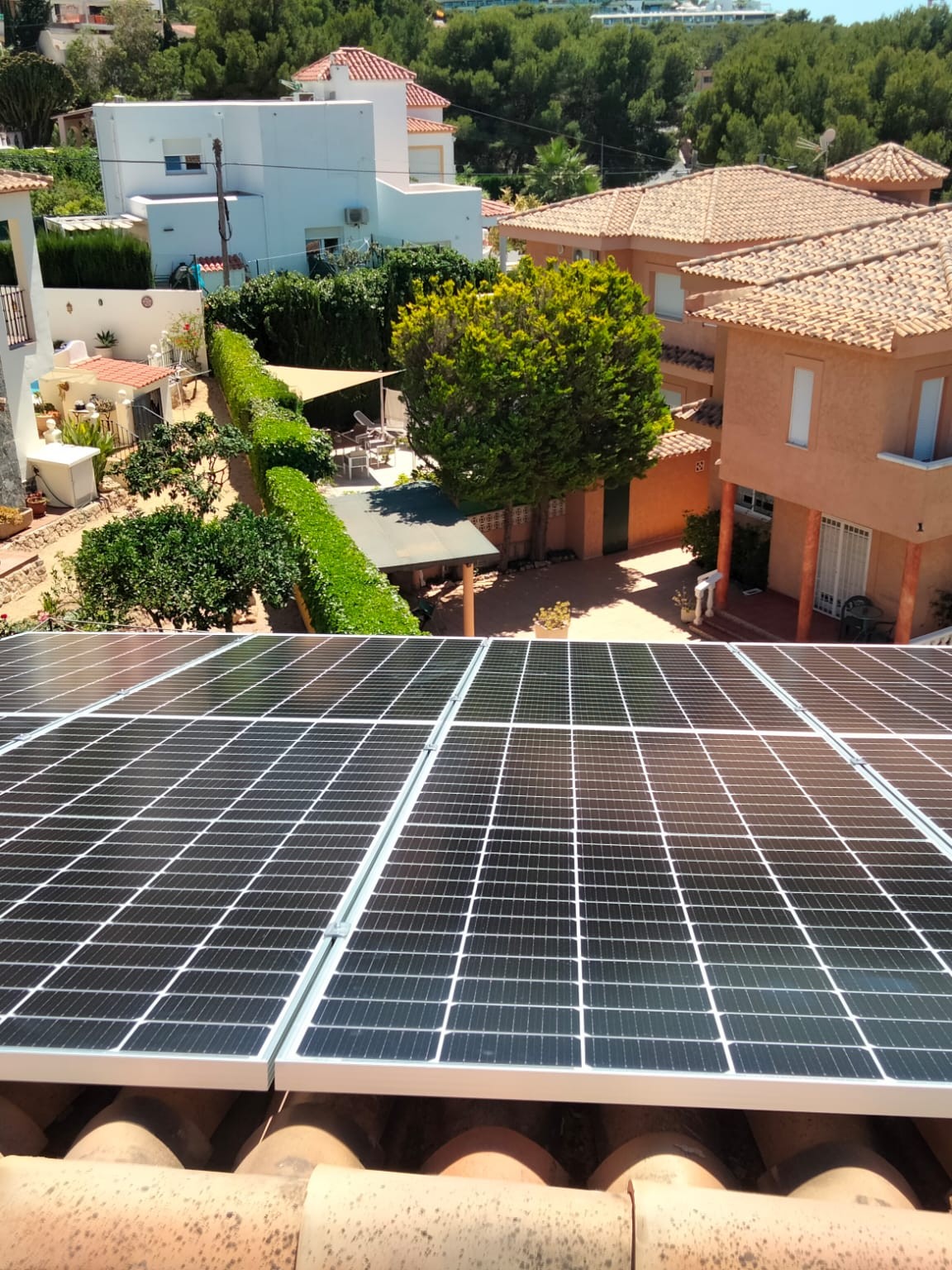 12X 460 wp Solar Panels, Alfas del Pi Alicante (Hybrid system)