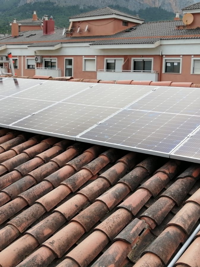 8X 385 wp Solar Panels, Polop Alicante (Hybrid system)