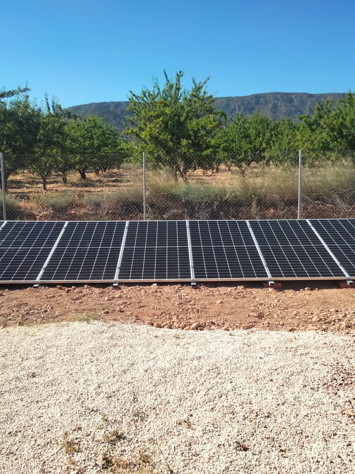 8X 460 wp Solar Panels, Pinoso, Alicante (Hybrid system)