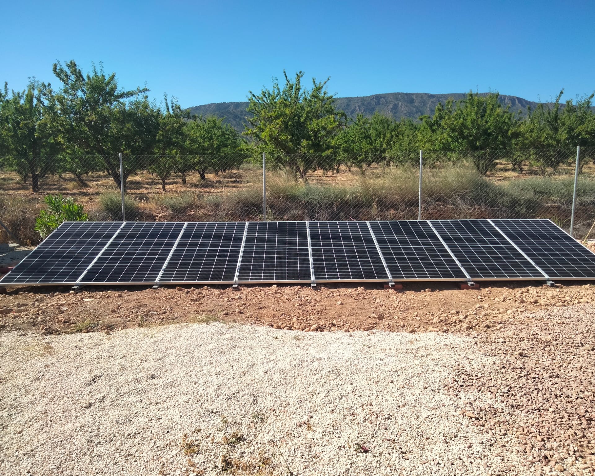 8X 460 wp Solar Panels, Pinoso, Alicante (Hybrid system)