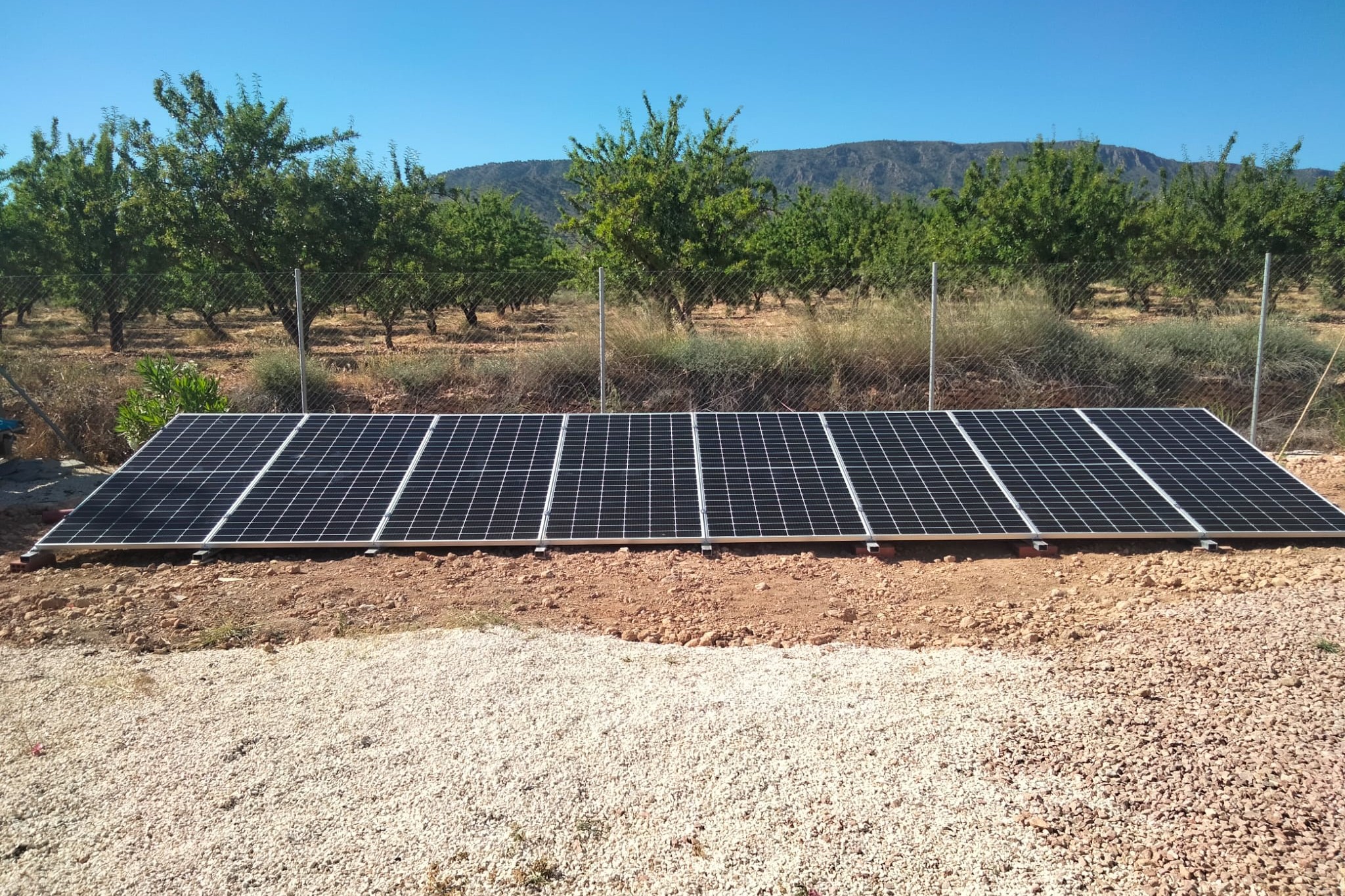 8X 460 wp Solar Panels, Pinoso, Alicante (Hybrid system)