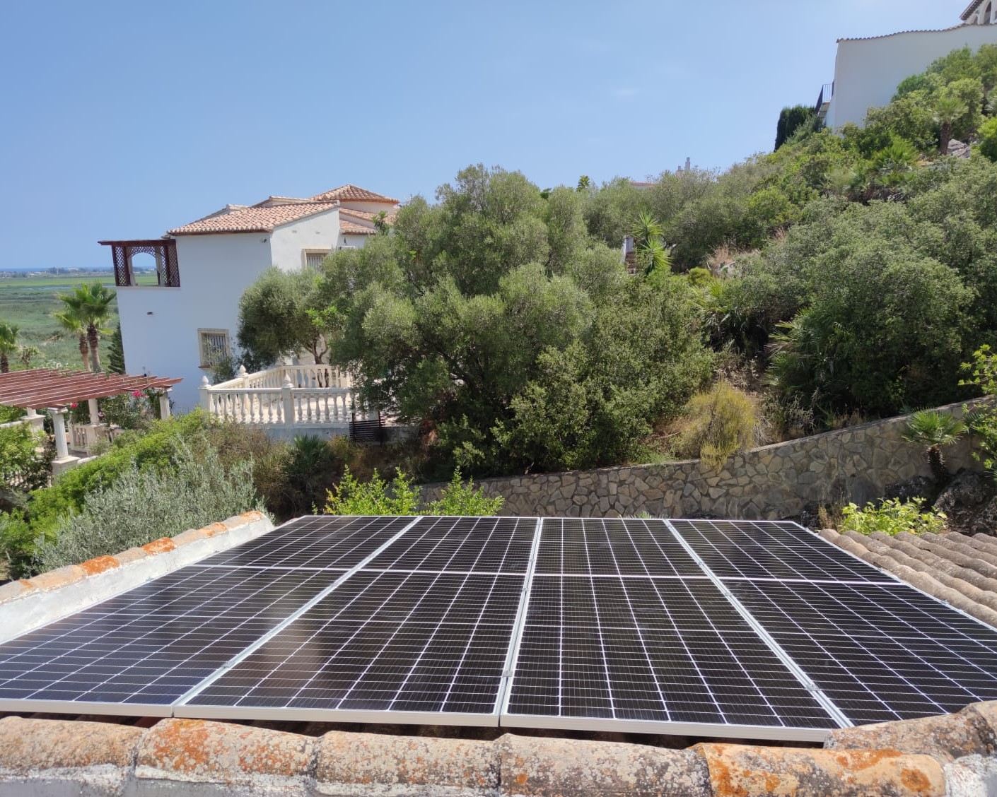 8x 385 & 8x 455 wp Solar Panels, Pego Alicante (Hybrid system)