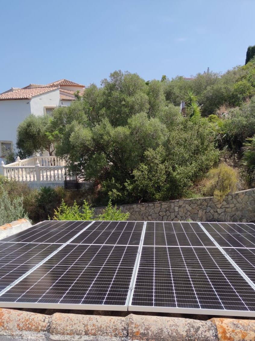 8x 385 & 8x 455 wp Solar Panels, Pego Alicante (Hybrid system)