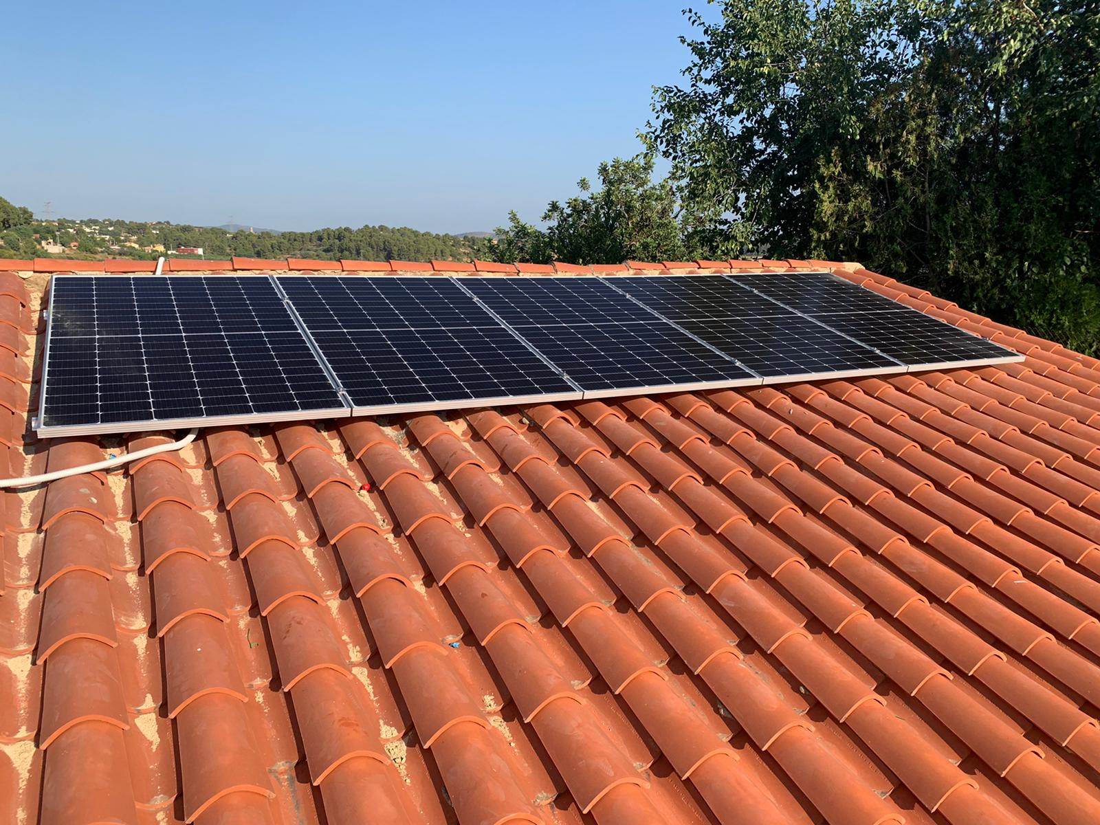 10X 385 wp Zonnepanelen, Montroi Alicante (hybride systeem)