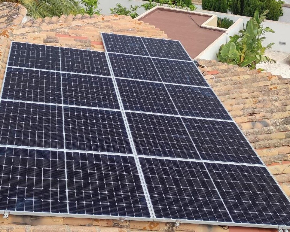 15X 385 wp Paneles Solares, Altea, Alicante (Sistema híbrido)