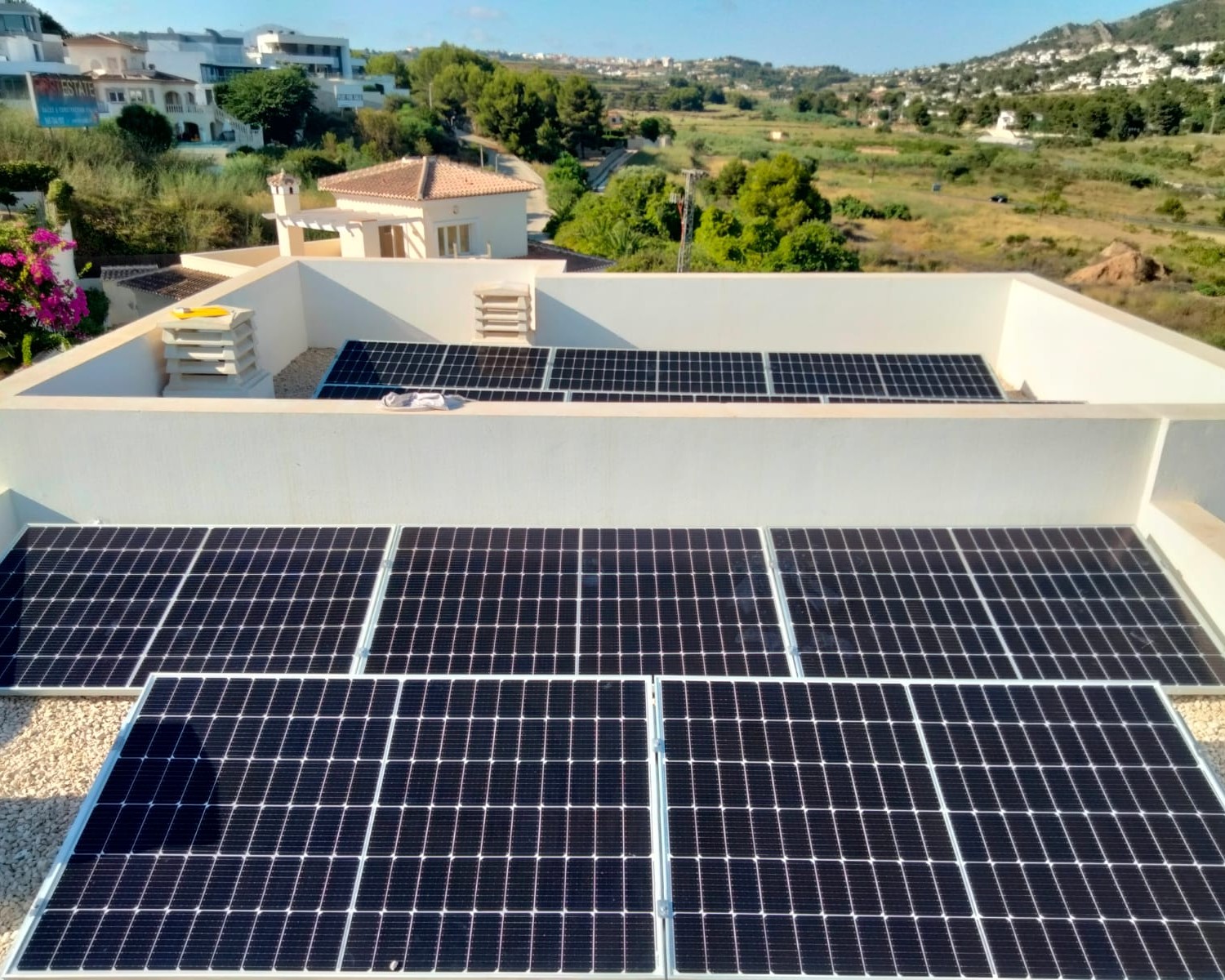 18X 385 wp Zonnepanelen, Moraira, Alicante (Hybride systeem)