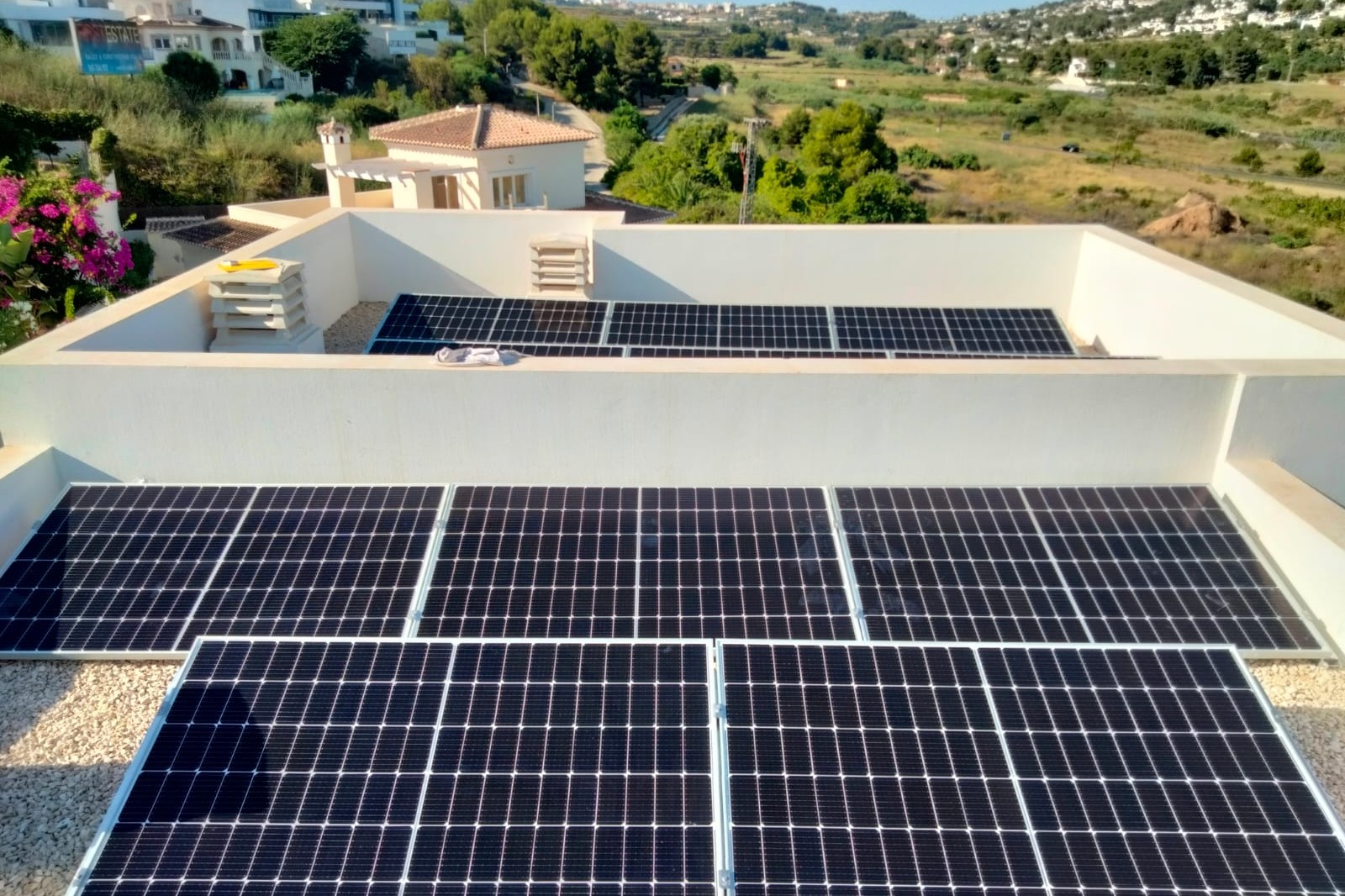 18X 385 wp Paneles Solares, Moraira, Alicante (Sistema híbrido)