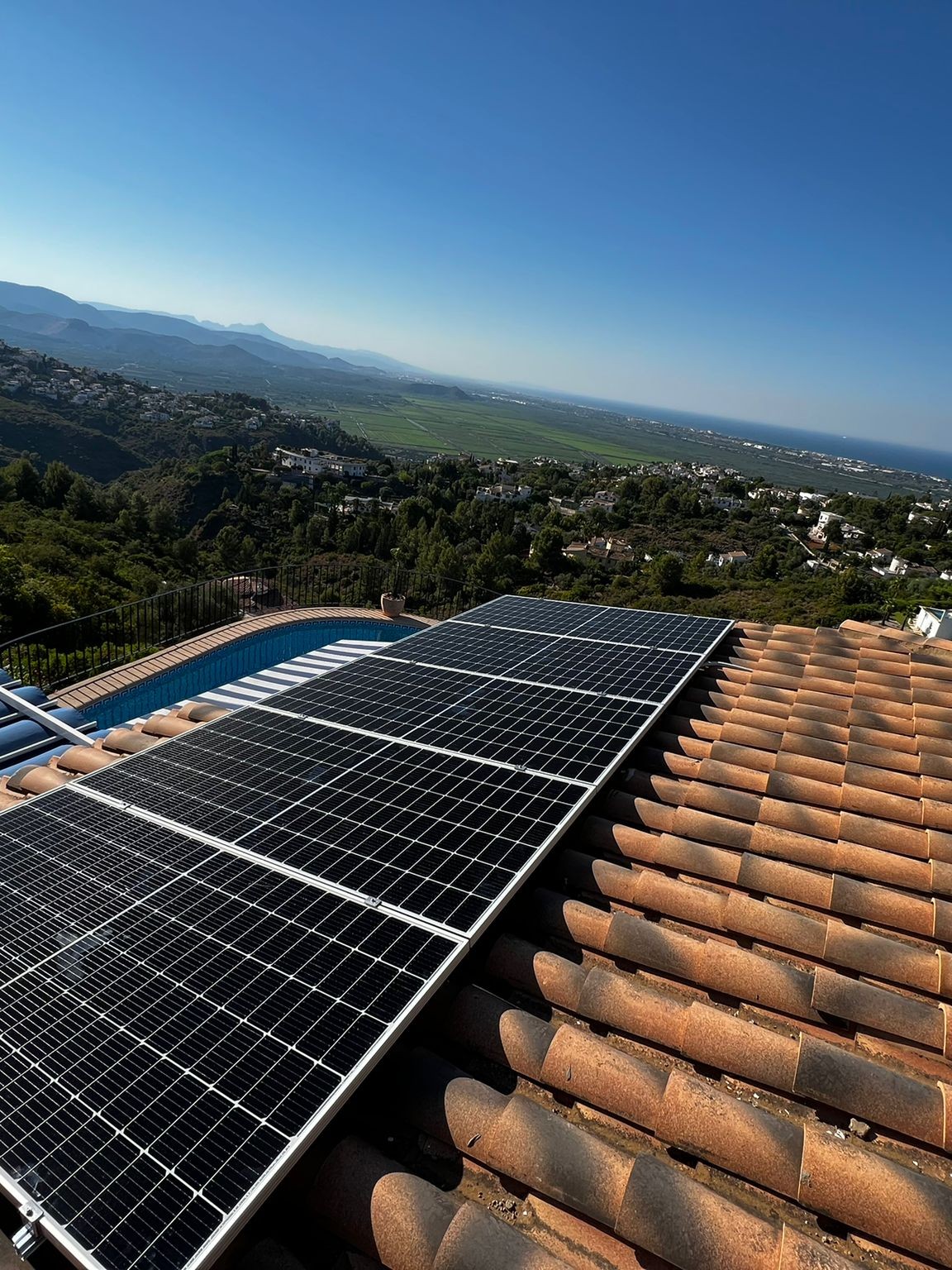 10X 455 wp Solar Panels, El Ràfol d'Almúnia, Alicante (Hybrid system)