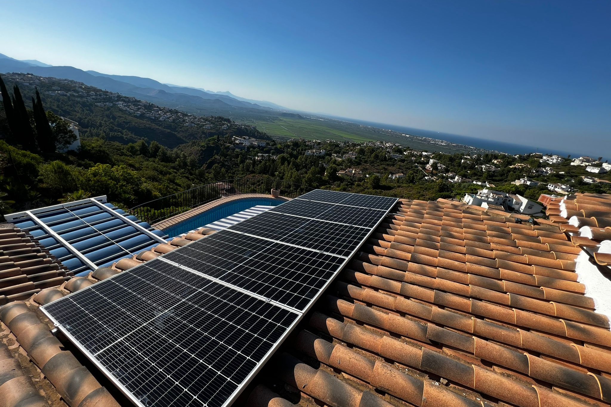 10X 455 wp Solar Panels, El Ràfol d'Almúnia, Alicante (Hybrid system)