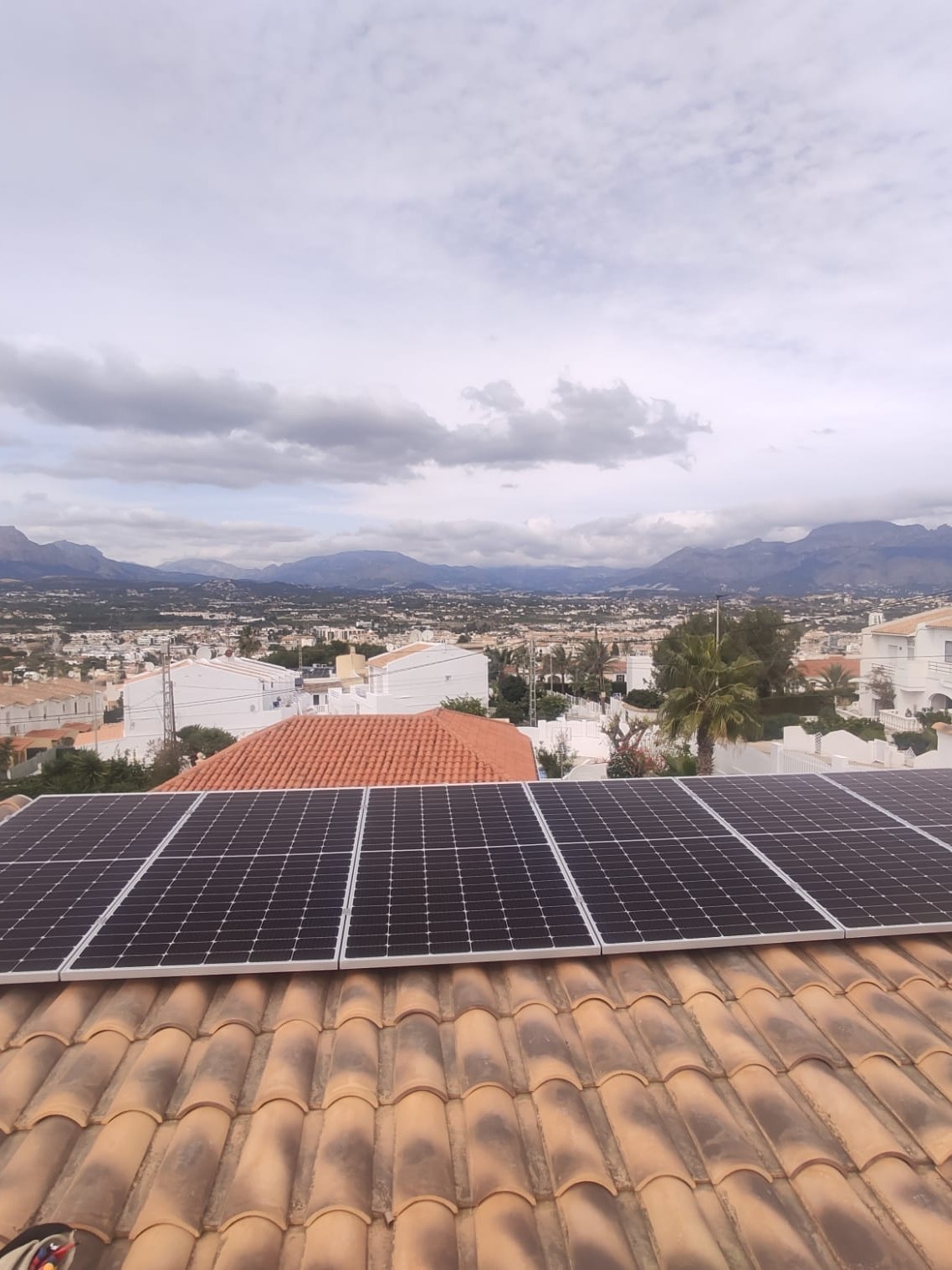 6X 460 wp Zonnepanelen, Alfas del Pi, Alicante (hybride systeem)