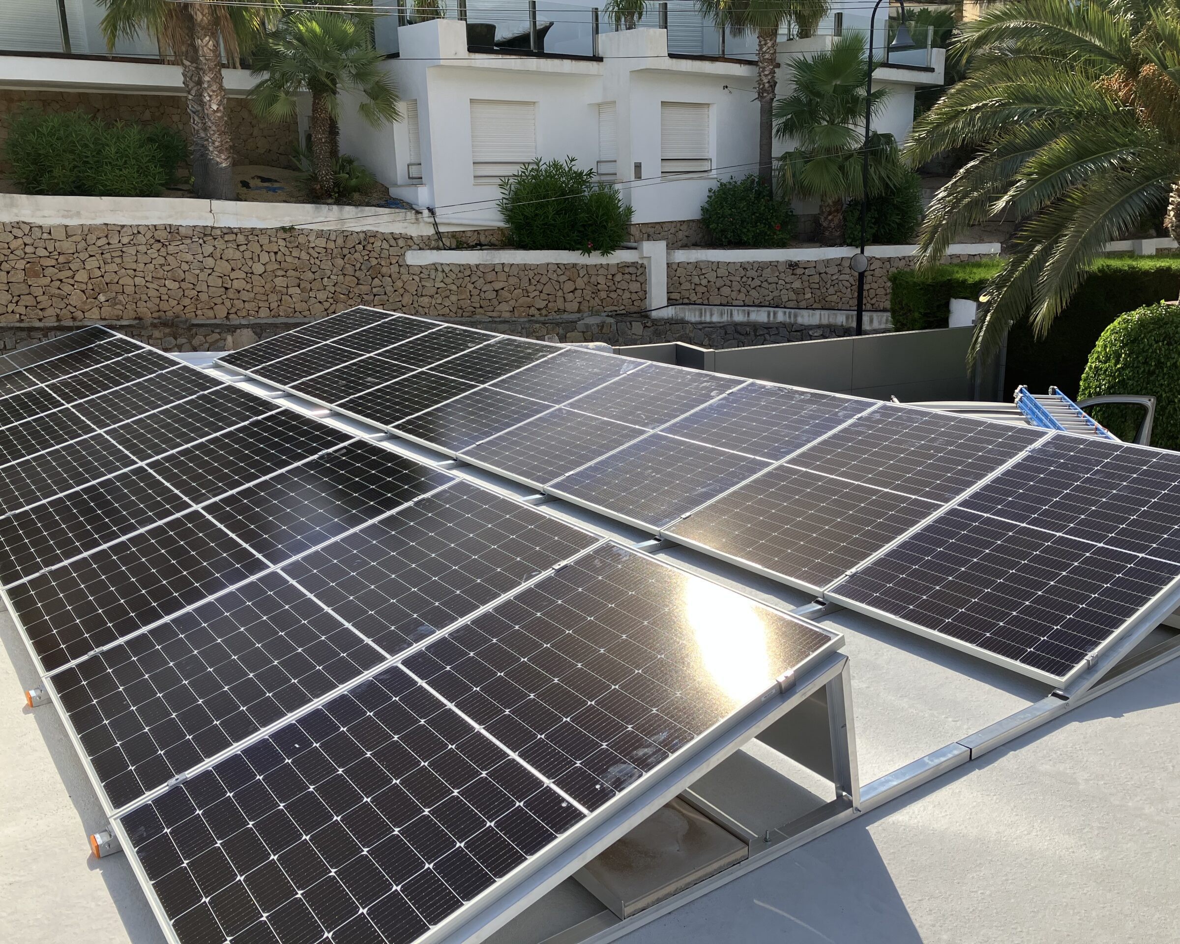 18x 385 wp JA Zonnepanelen, Altea, Alicante (Hybride systeem)