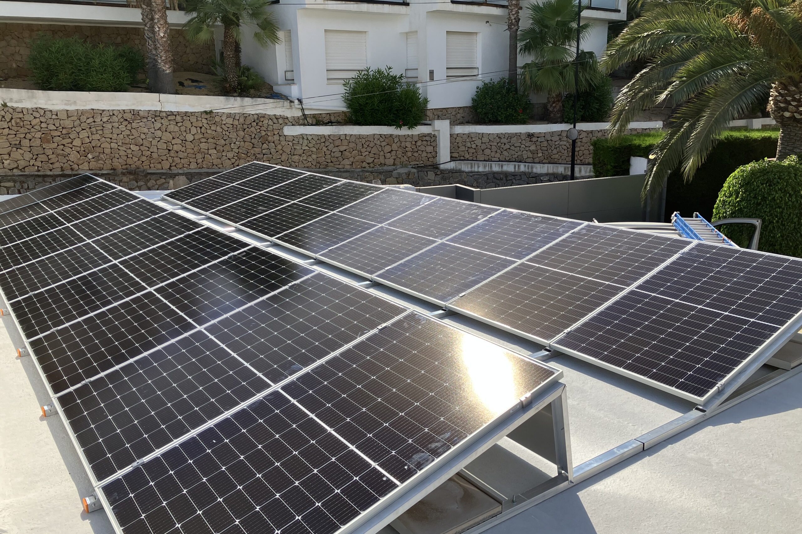 18x 385 wp JA Zonnepanelen, Altea, Alicante (Hybride systeem)