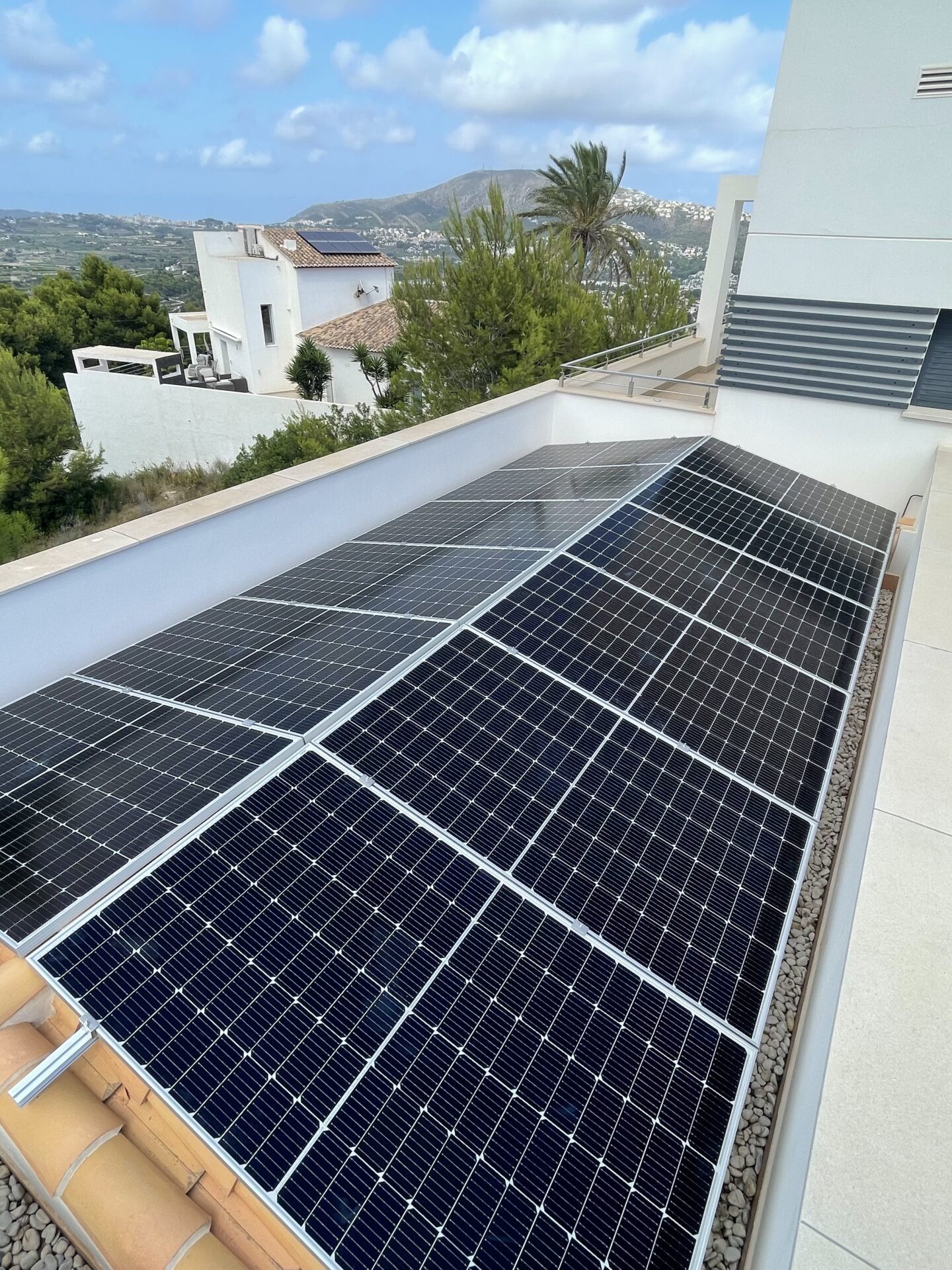 12X 385 wp Paneles Solares, Teulada, Alicante (Sistema híbrido)