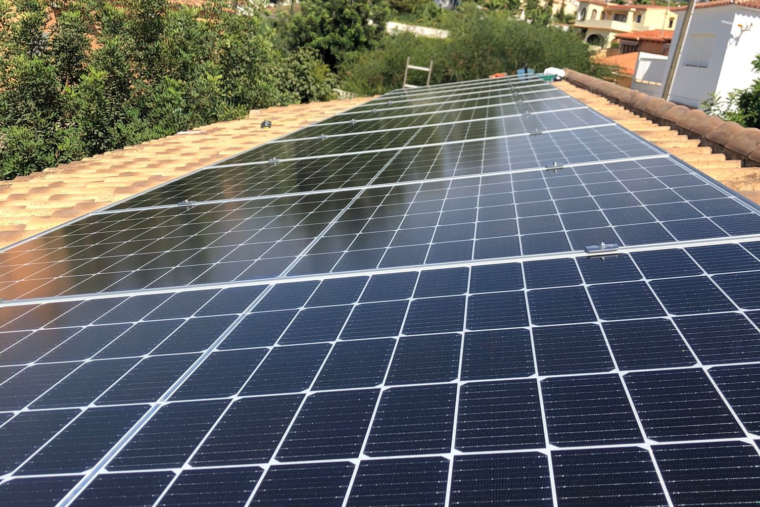 10X 380 wp Paneles Solares, Calpe, Alicante (Sistema híbrido)