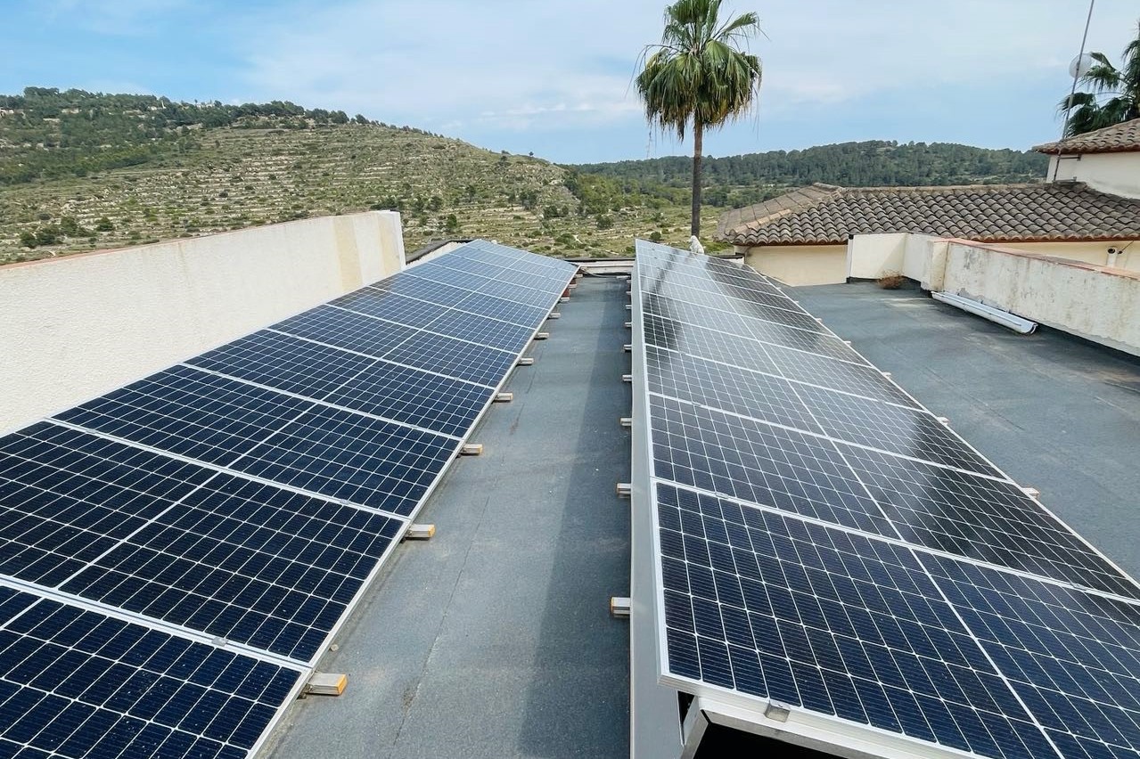 21X 455 wp Paneles Solares, Calpe, Alicante (Sistema híbrido)